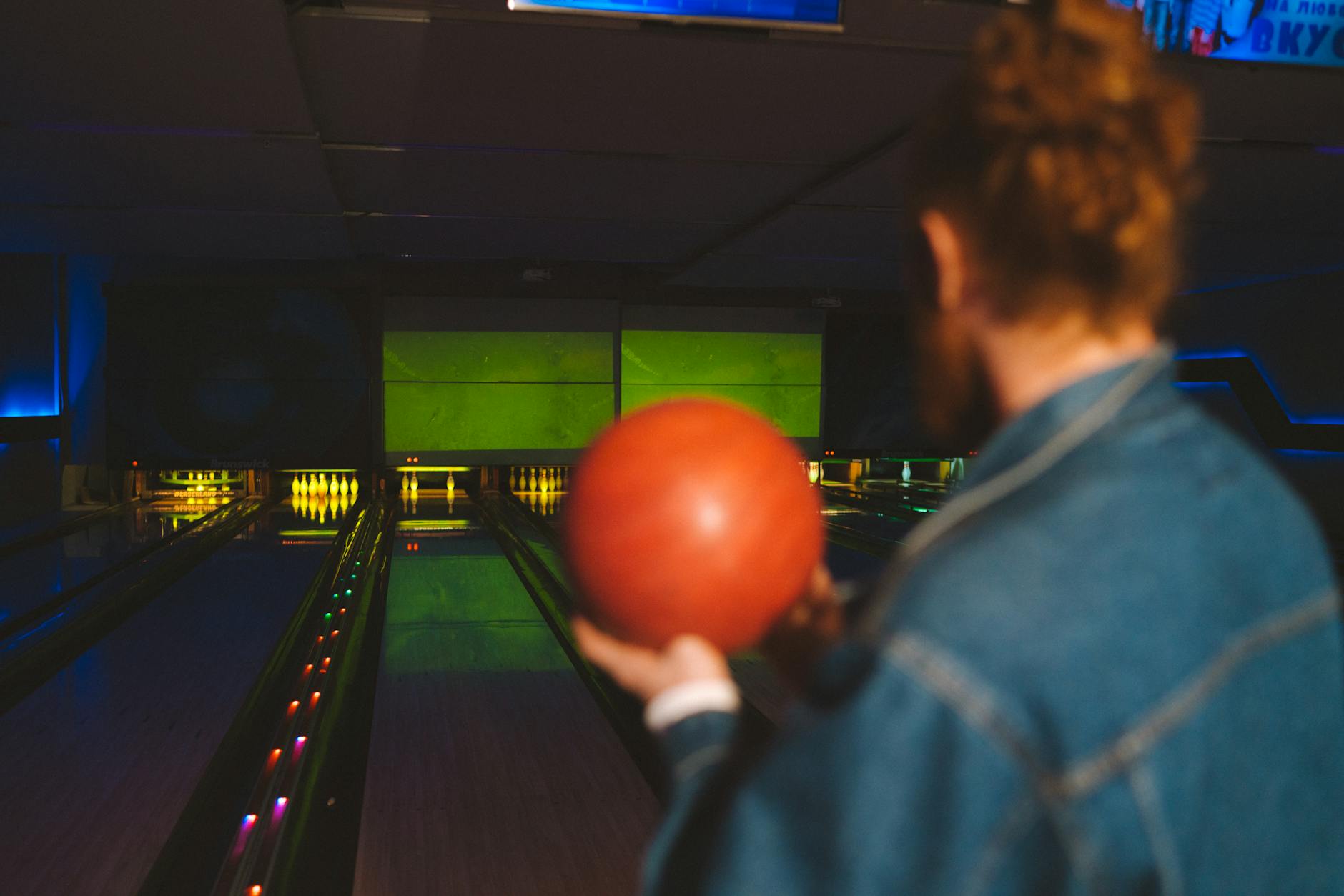 Bowling Noyon horaires, tarifs et — allée de bowling lumières néon