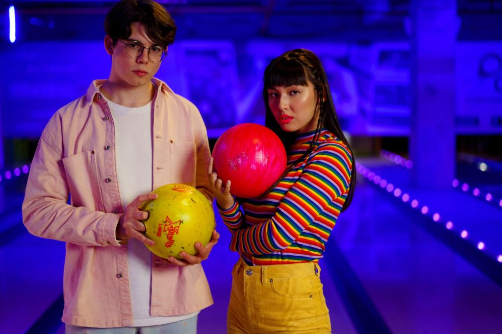 Bowling Le Pontet horaires, tarifs — allée de bowling lumières néon