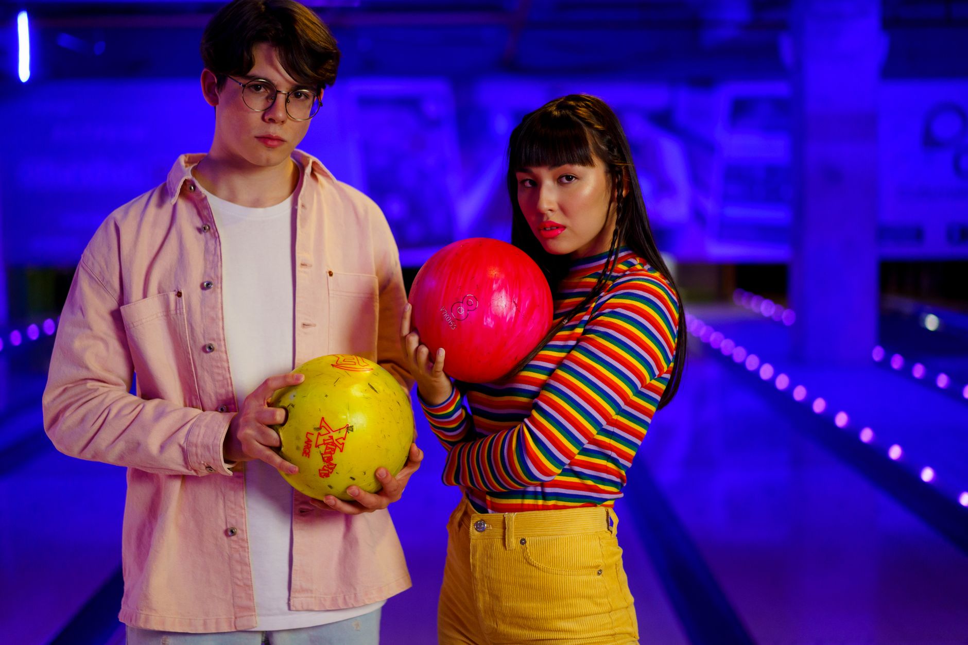 Bowling Le Pontet horaires, tarifs — allée de bowling lumières néon