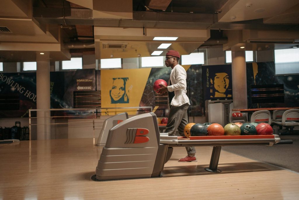 Bowling Pertuis tarifs, horaires et — allée de bowling avec lumières colorées