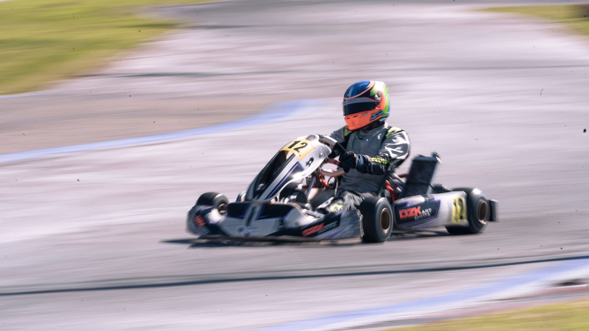 Offrir un cadeau karting box, — piste de karting en action