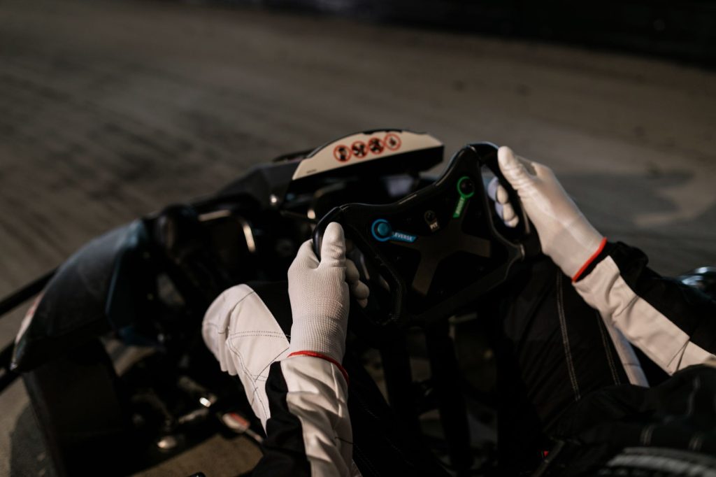 Volant de karting comment bien — gros plan volant de karting