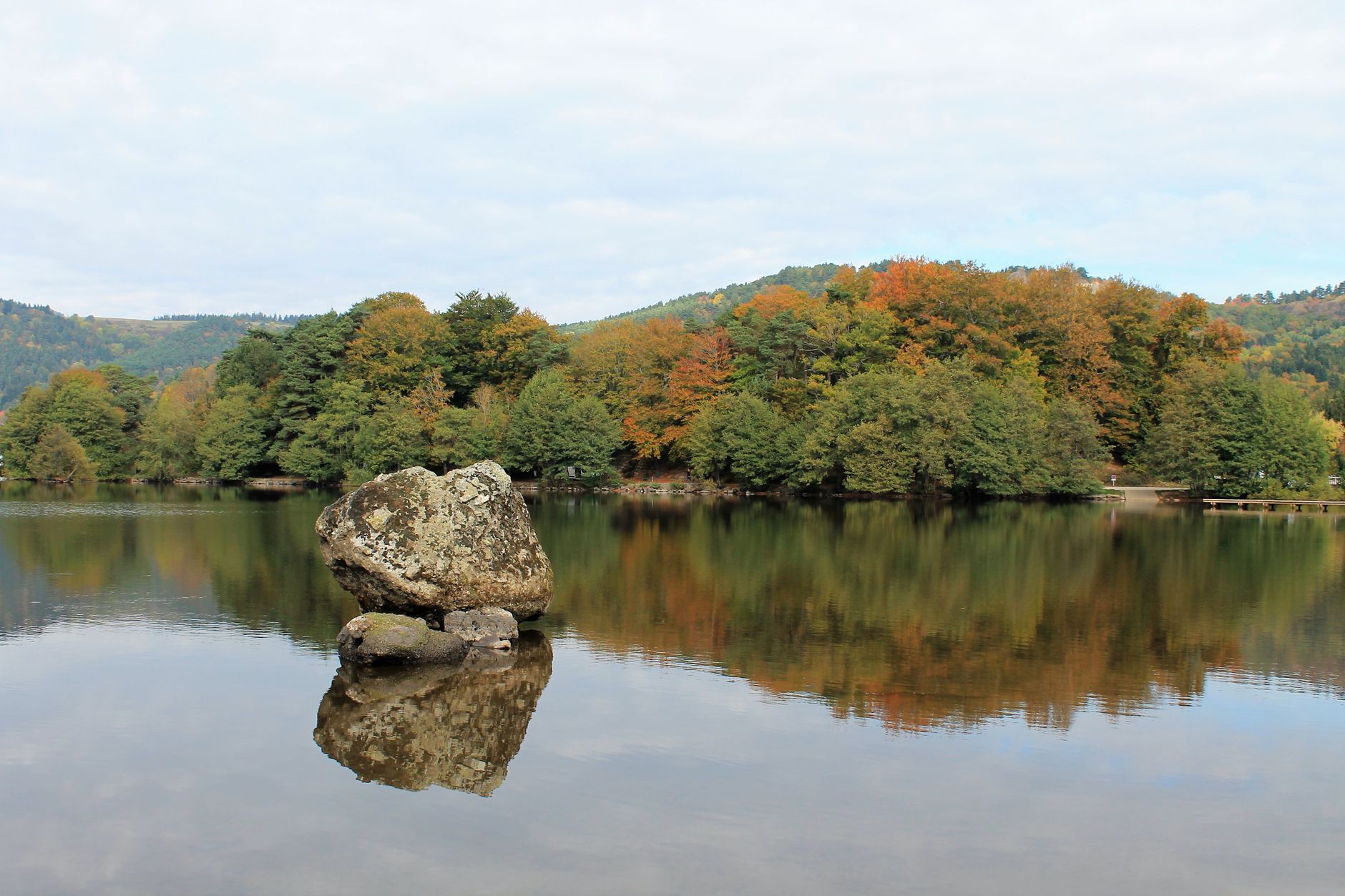 Tourisme en Creuse : choisir son rythme autour du lac de Vassivière — Tourisme en Creuse : randonnée, vélo, lac de Vassivière et lieux à visiter
